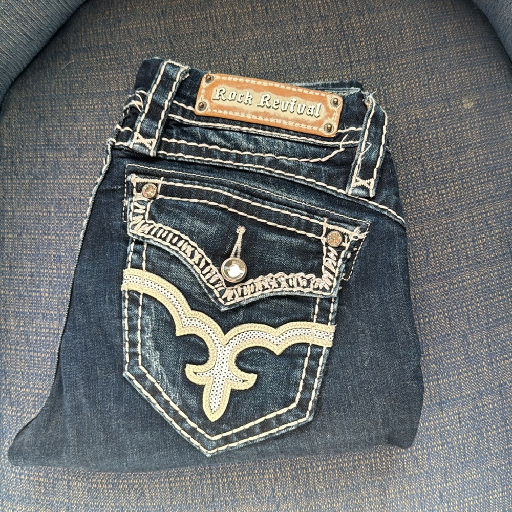 Stylish Blue Jeans with Embroidered Pockets